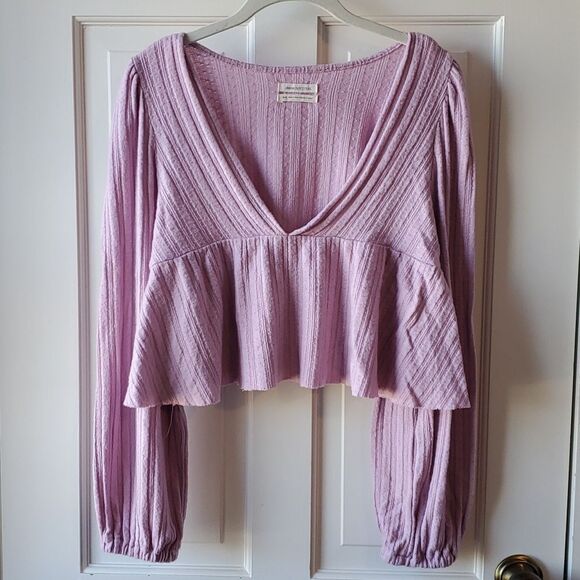 URBAN OUTFITTERS CROPPED BABYDOLL TOP PUFF SLEEVES V-NECK KNIT LILAC MEDIUM - Picture 1 of 11